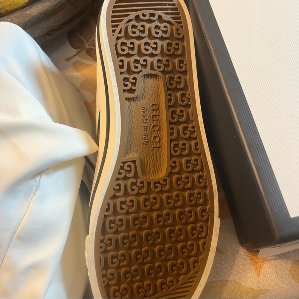 Gucci White/Cream and Green Sneakers - Picture 6 of 7